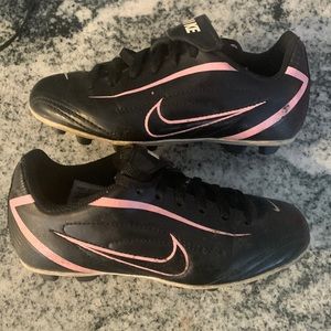 Girls Nike soccer cleats. Size 12. Great shape